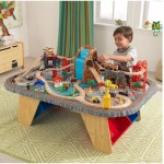 Set trenulet  Waterfall Junction KidKraft cu masa de joaca din lemn